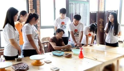 鄭州財經學院藝術設計學院 黃河非遺研學社會實踐團，在文化傳承中收獲成長